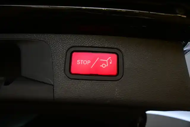 Musta Farmari, Mercedes-Benz E – RUK-932
