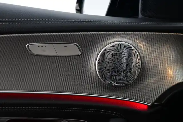 Musta Farmari, Mercedes-Benz E – RUK-932