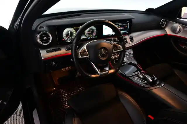 Musta Farmari, Mercedes-Benz E – RUK-932