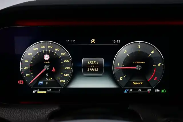 Musta Farmari, Mercedes-Benz E – RUK-932