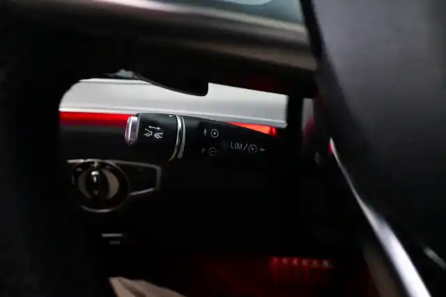 Musta Farmari, Mercedes-Benz E – RUK-932