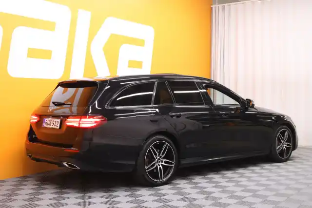 Musta Farmari, Mercedes-Benz E – RUK-932