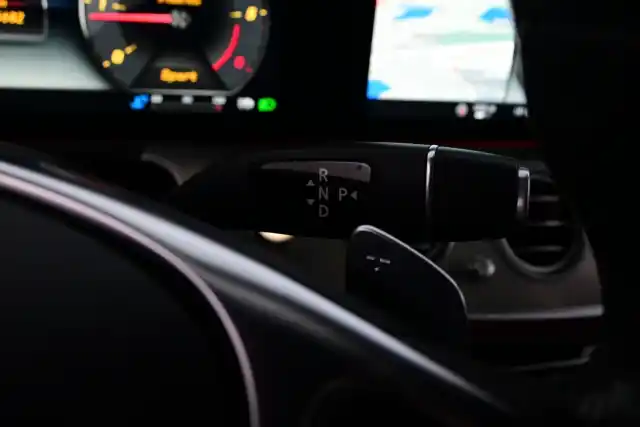 Musta Farmari, Mercedes-Benz E – RUK-932