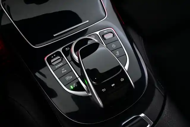 Musta Farmari, Mercedes-Benz E – RUK-932