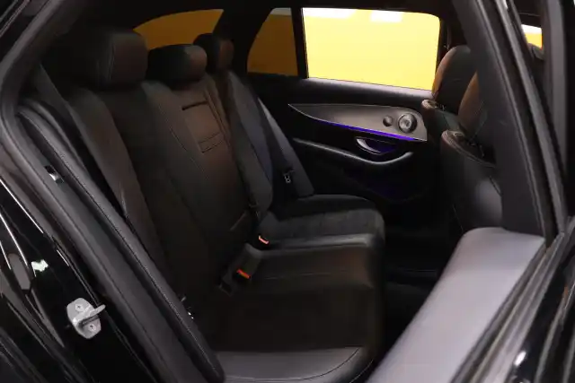 Musta Farmari, Mercedes-Benz E – RUK-932