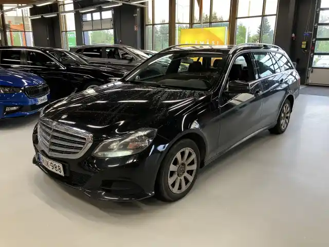 Musta Farmari, Mercedes-Benz E – RUK-988