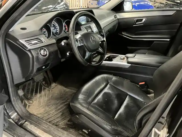 Musta Farmari, Mercedes-Benz E – RUK-988