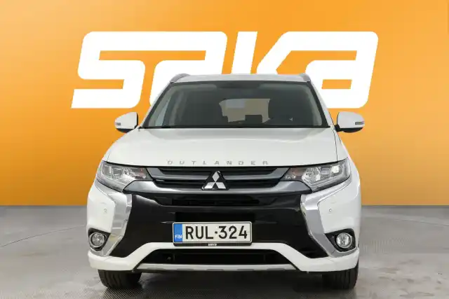 Valkoinen Maastoauto, Mitsubishi Outlander – RUL-324