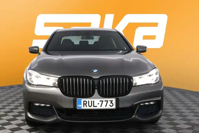 Harmaa Sedan, BMW 740 – RUL-773