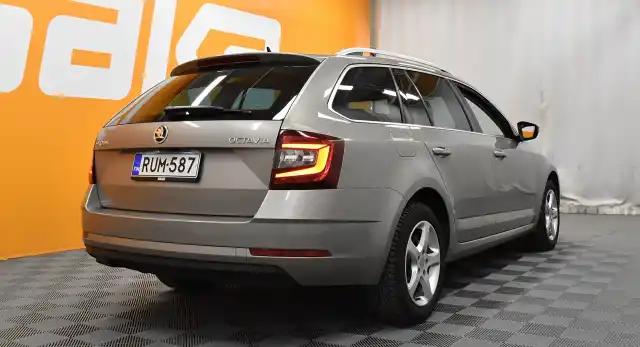 Harmaa Farmari, Skoda Octavia – RUM-587