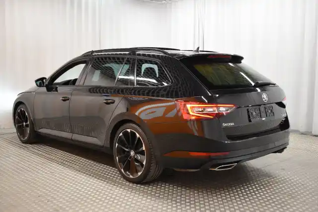 Musta Farmari, Skoda Superb – RUM-657