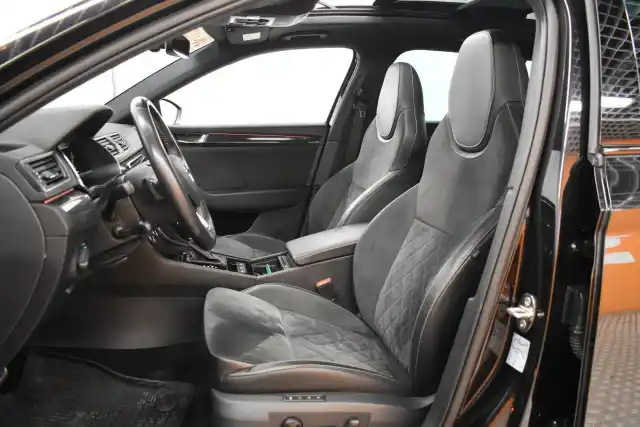 Musta Farmari, Skoda Superb – RUM-657