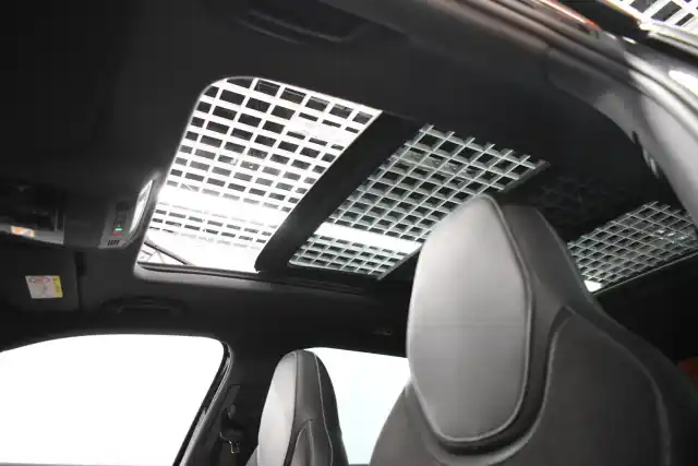 Musta Farmari, Skoda Superb – RUM-657
