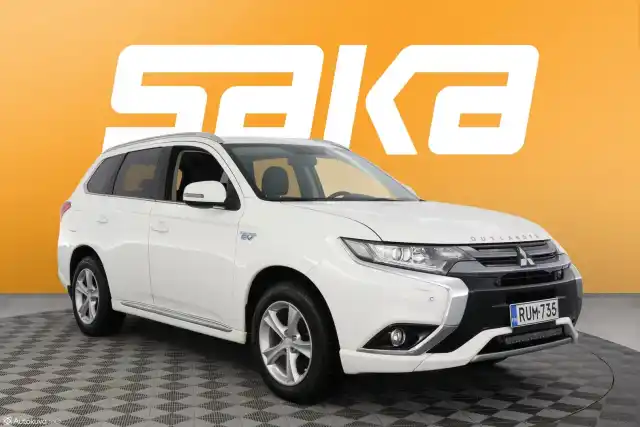 Valkoinen Maastoauto, Mitsubishi Outlander – RUM-735