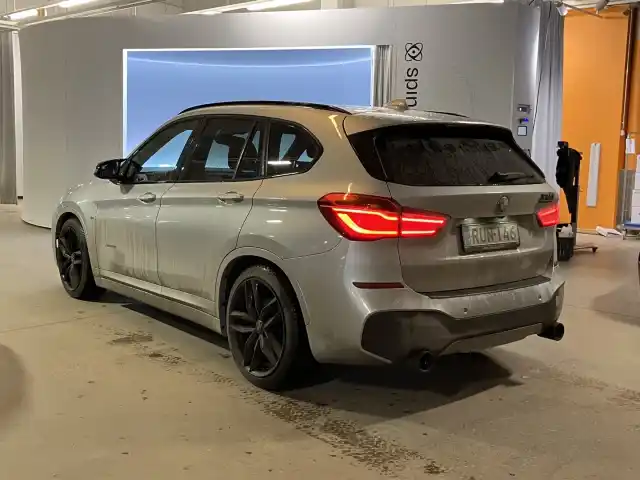 Harmaa Maastoauto, BMW X1 – RUN-146