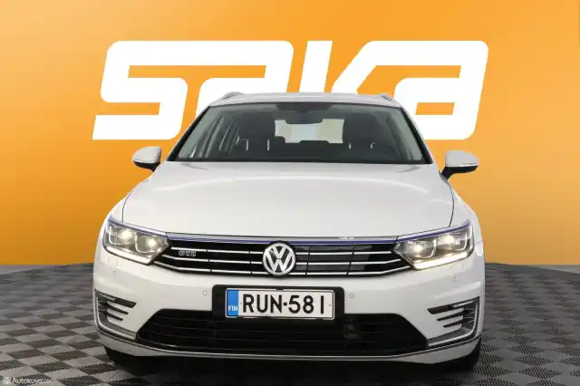 Valkoinen Farmari, Volkswagen Passat – RUN-581