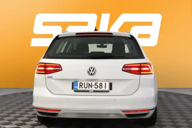 Valkoinen Farmari, Volkswagen Passat – RUN-581