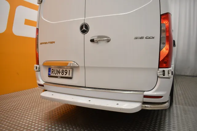 Valkoinen Matkailuauto, Mercedes-Benz Sprinter – RUN-891