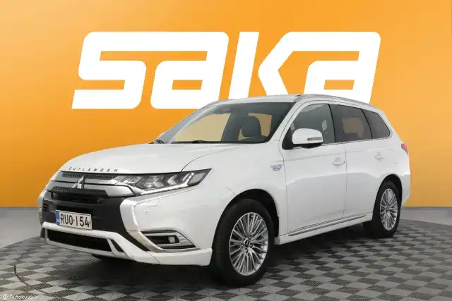 Valkoinen Maastoauto, Mitsubishi OUTLANDER PHEV – RUO-154