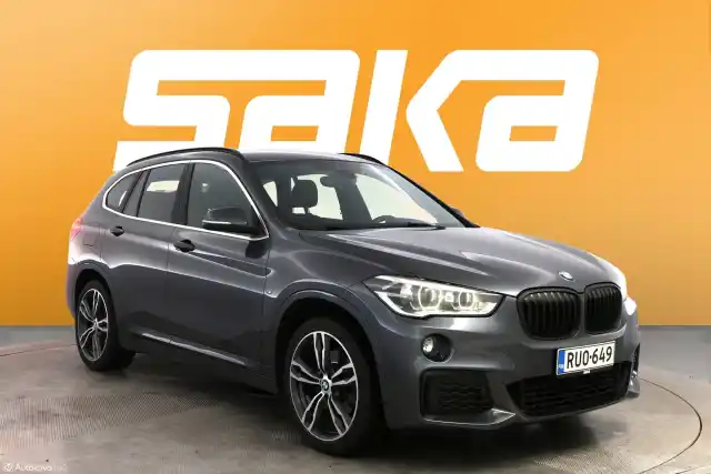 Harmaa Maastoauto, BMW X1 – RUO-649