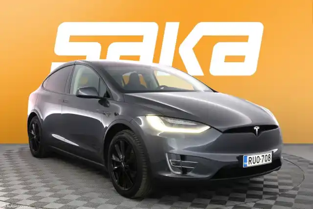 Harmaa Maastoauto, Tesla Model X – RUO-708