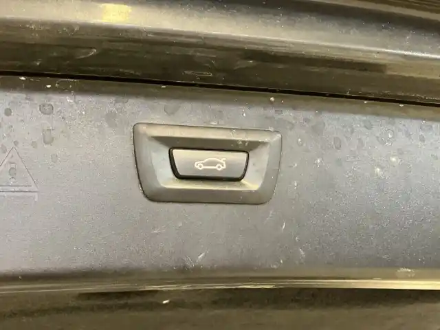 Musta Farmari, BMW 530 – RUO-811