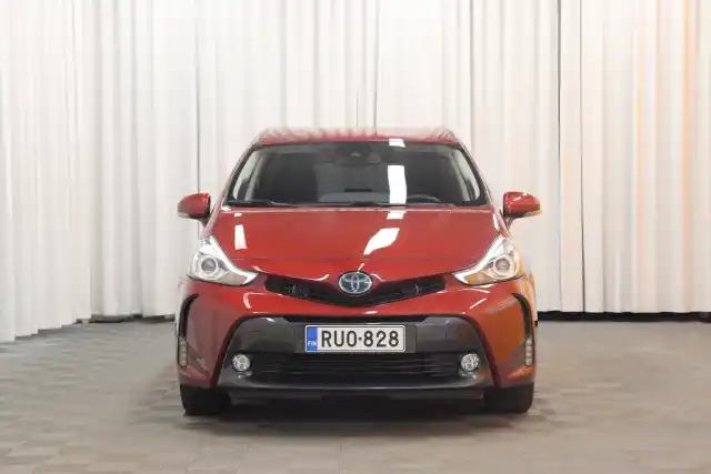 Punainen Tila-auto, Toyota Prius+ – RUO-828