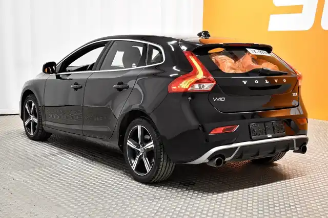 Musta Viistoperä, Volvo V40 – RUP-121