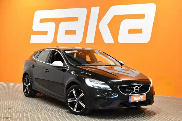 Musta Viistoperä, Volvo V40 – RUP-121