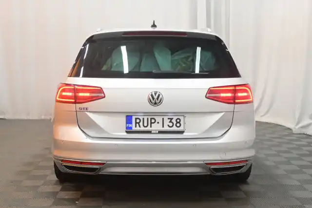 Hopea Farmari, Volkswagen Passat – RUP-138