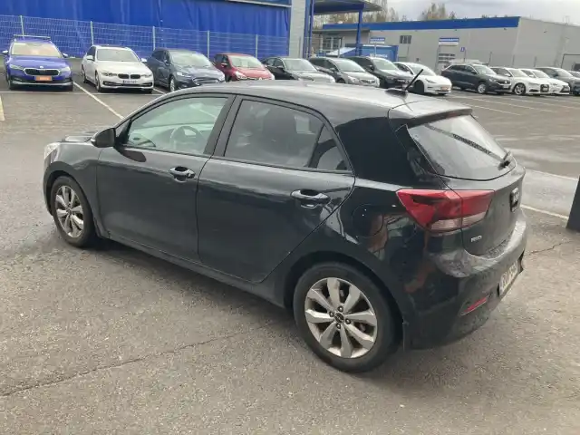 Musta Viistoperä, Kia Rio – RUP-548