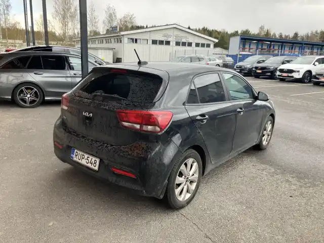 Musta Viistoperä, Kia Rio – RUP-548