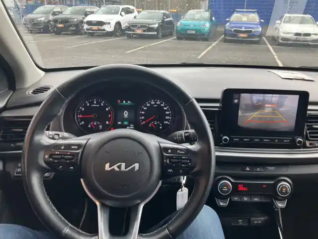 Musta Viistoperä, Kia Rio – RUP-548