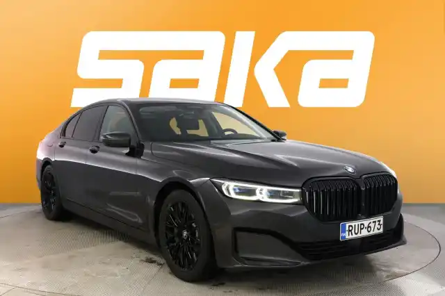 Harmaa Sedan, BMW 745 – RUP-673