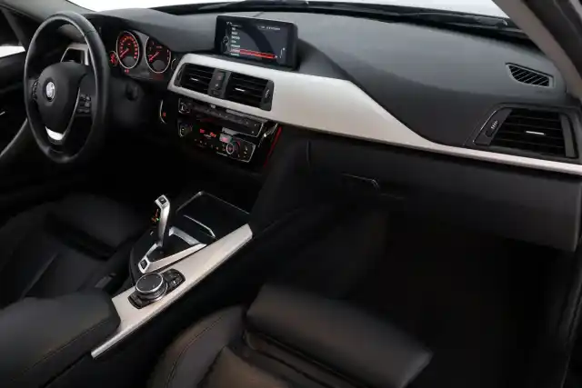 Musta Sedan, BMW 330 – RUP-772