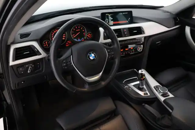 Musta Sedan, BMW 330 – RUP-772