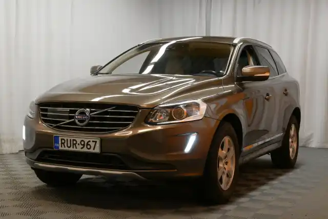 Ruskea (beige) Maastoauto, Volvo XC60 – RUR-967