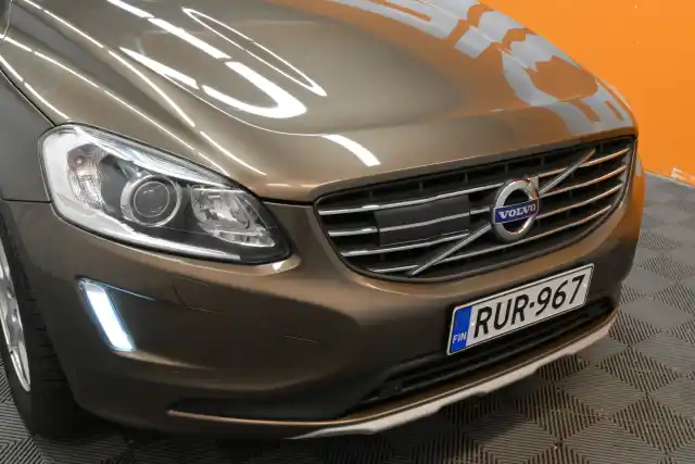 Ruskea (beige) Maastoauto, Volvo XC60 – RUR-967