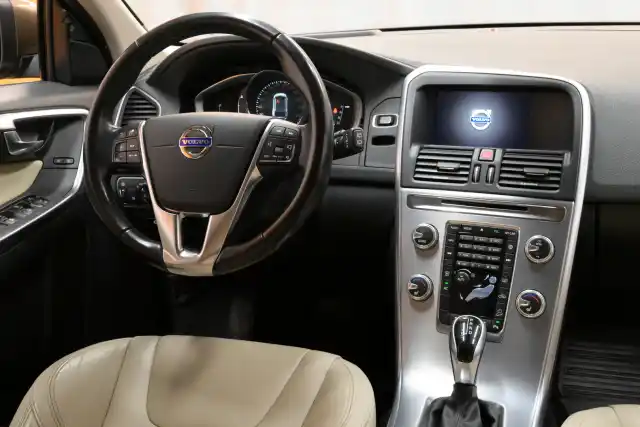 Ruskea (beige) Maastoauto, Volvo XC60 – RUR-967