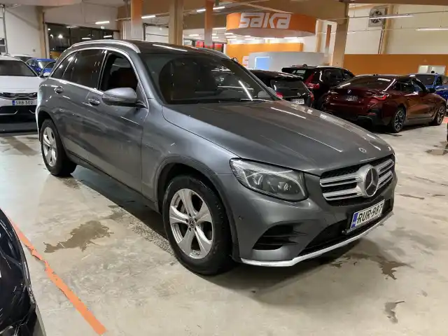 Harmaa Maastoauto, Mercedes-Benz GLC – RUR-987