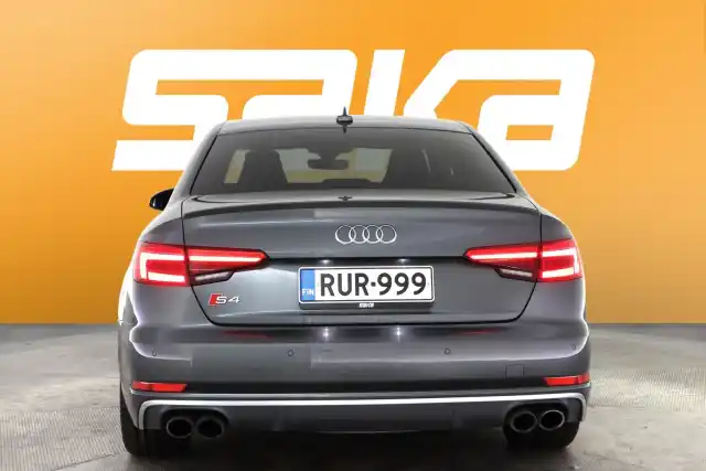 Harmaa Sedan, Audi S4 – RUR-999