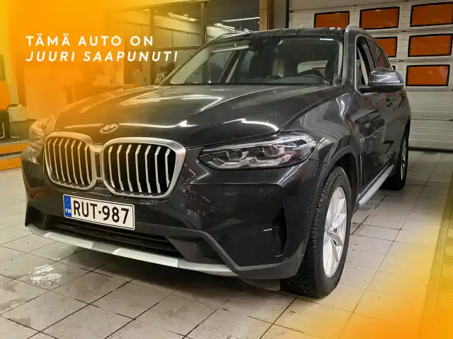 Harmaa Maastoauto, BMW X3 – RUT-987