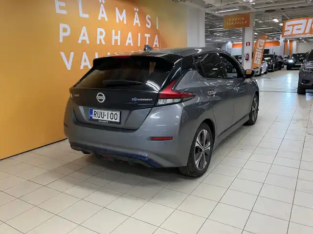 Harmaa Viistoperä, Nissan Leaf – RUU-100
