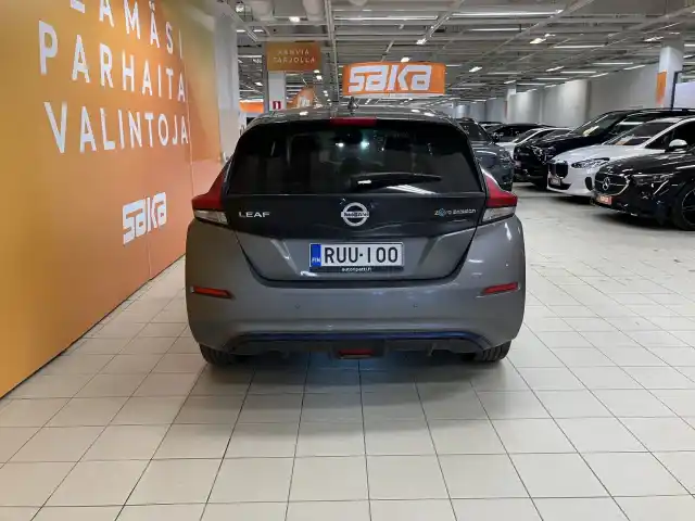Harmaa Viistoperä, Nissan Leaf – RUU-100