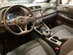 Harmaa Viistoperä, Nissan Leaf – RUU-100, kuva 5