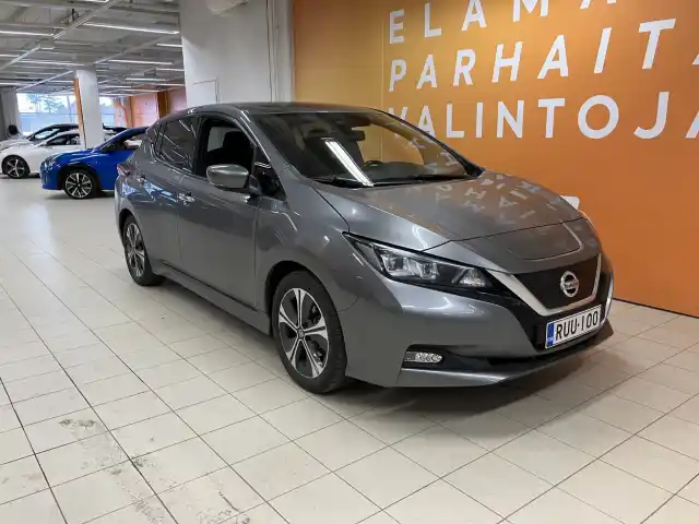 Harmaa Viistoperä, Nissan Leaf – RUU-100