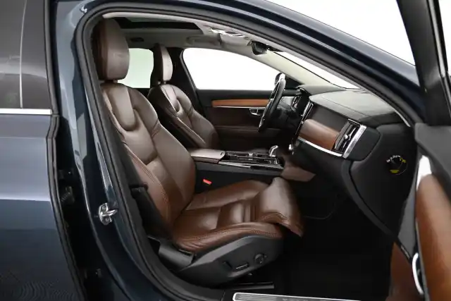 Sininen Farmari, Volvo V90 – RUU-438