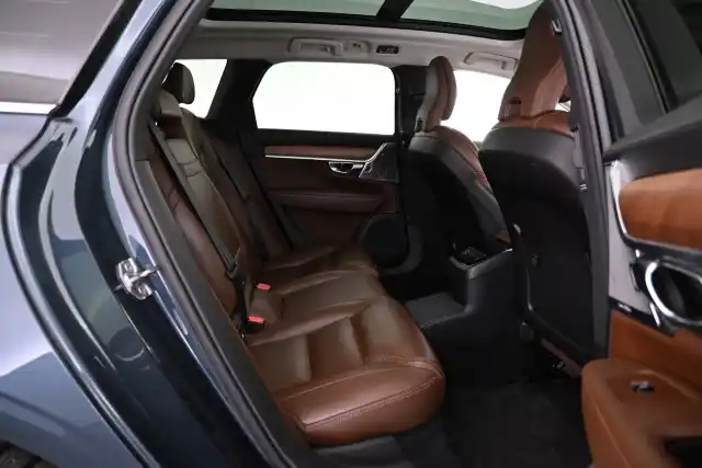 Sininen Farmari, Volvo V90 – RUU-438
