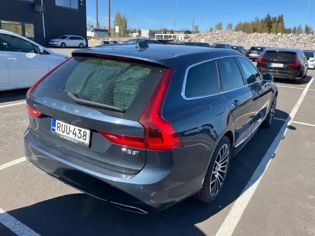 Sininen Farmari, Volvo V90 – RUU-438