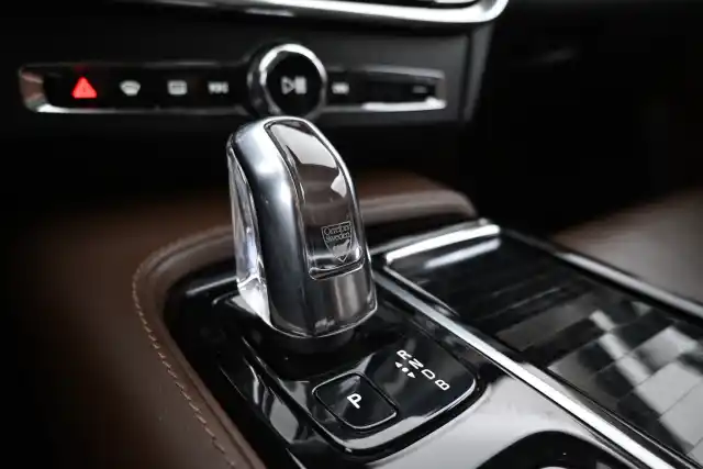 Sininen Farmari, Volvo V90 – RUU-438